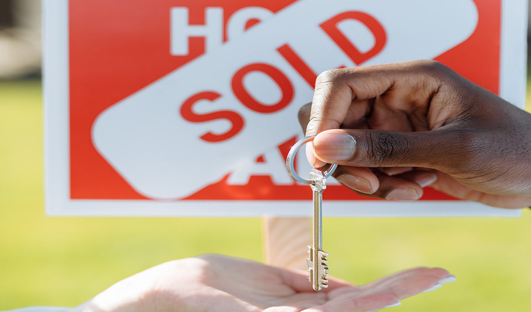 Conveyancing Solicitor In Queensland: Conveyancing Roles, Fees, And Benefits